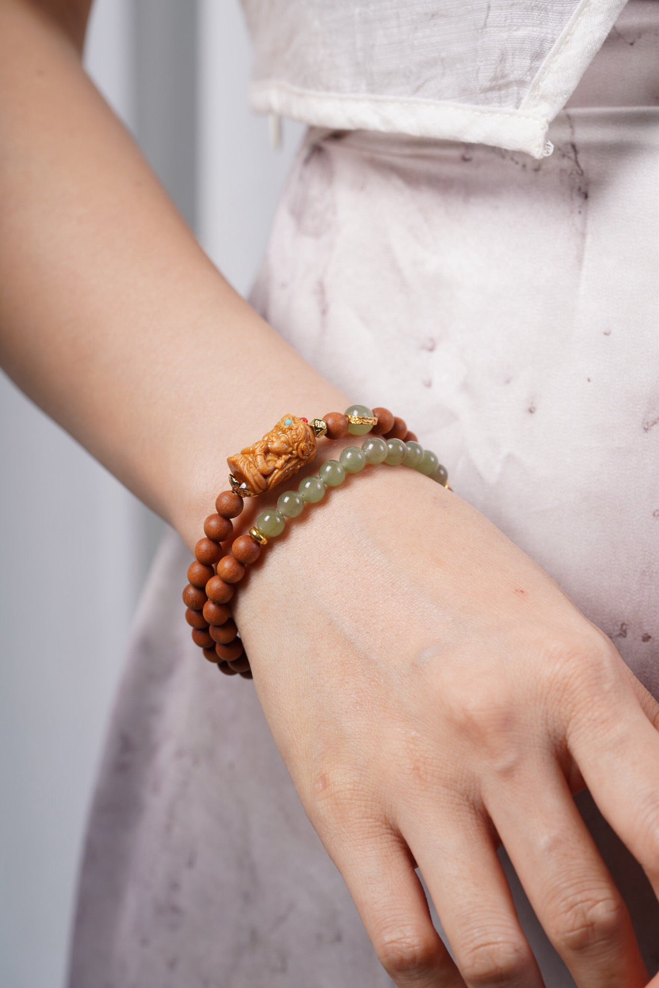 Barbie Sandalwood and Hetian Jade Zha Kiram Double Loop Bracelet