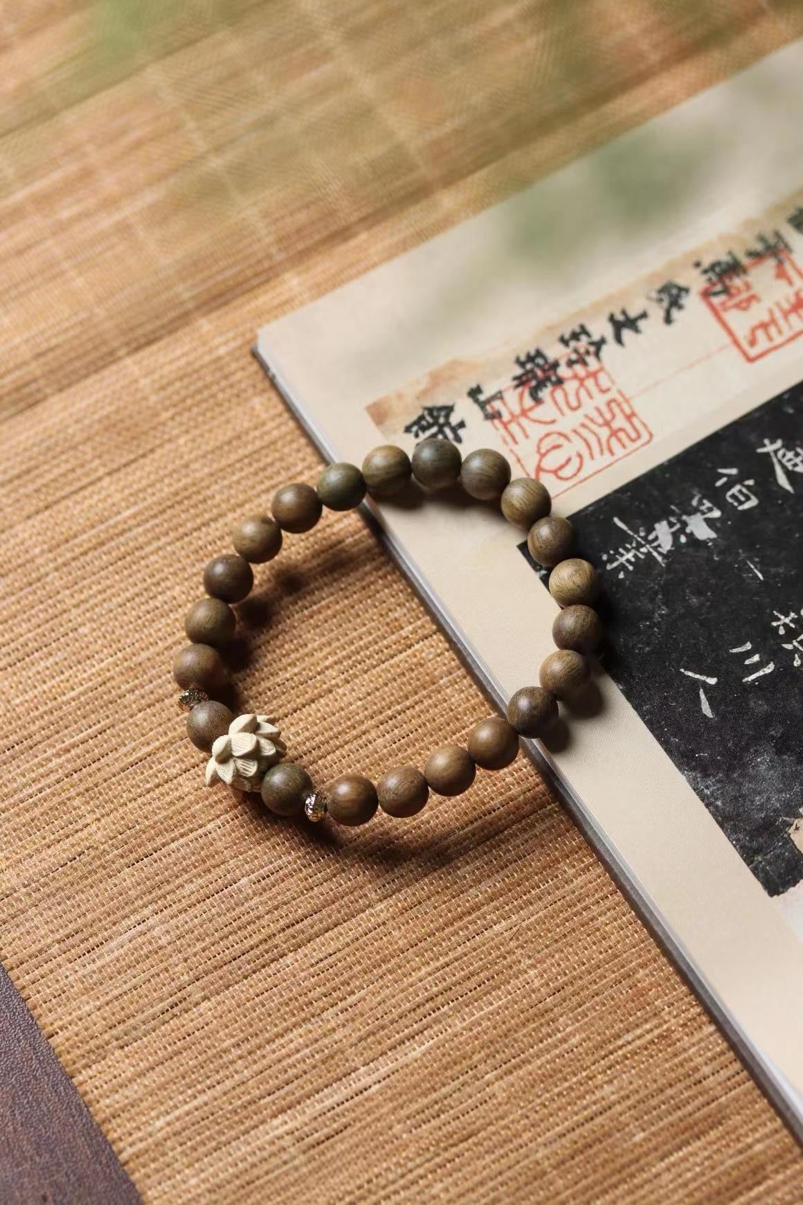 Green Sandalwood Lotus Bracelet