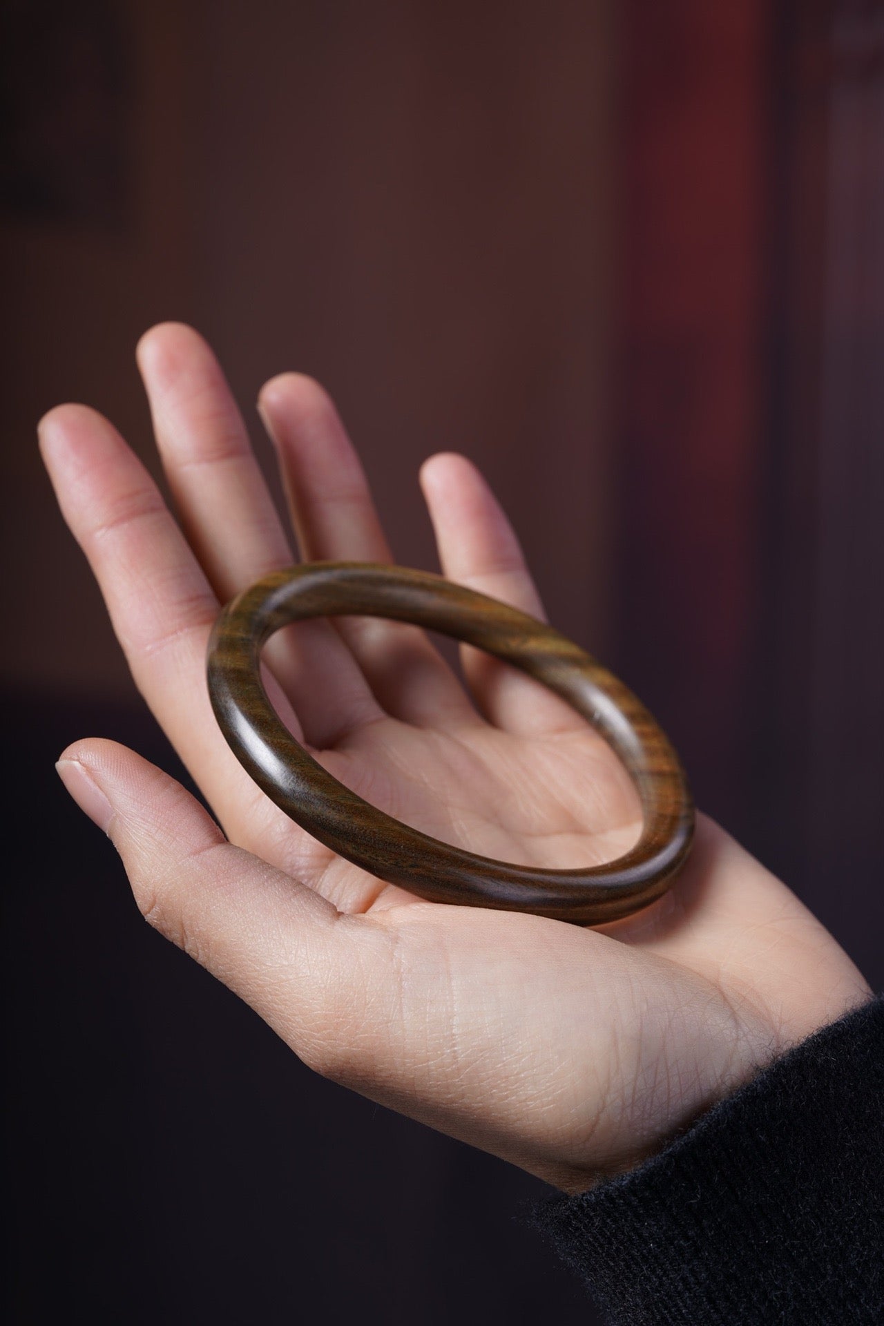 Green Sandalwood Circular Bracelet