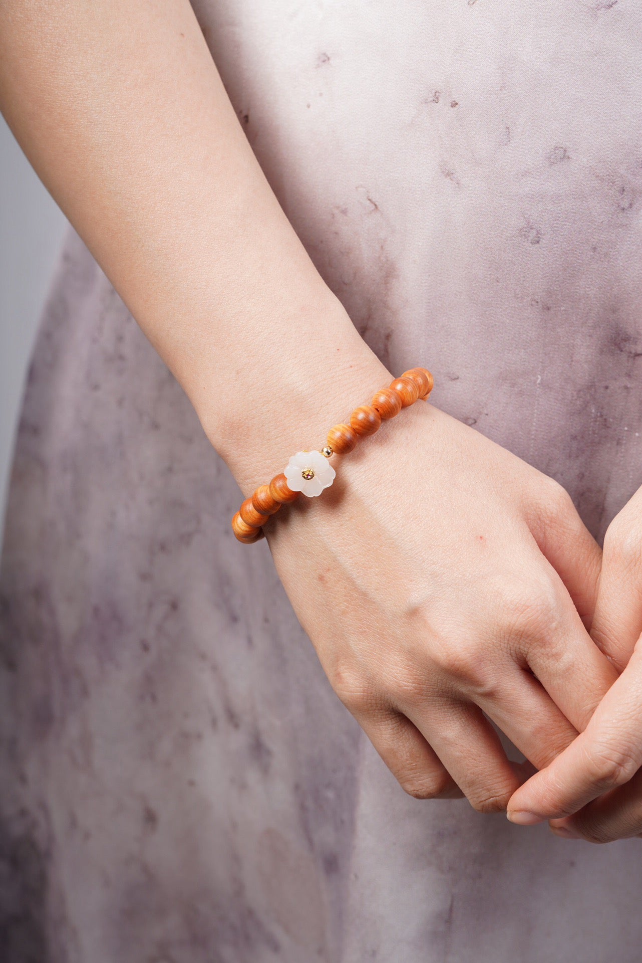 Thuja Wood White Jade Flower Bracelet