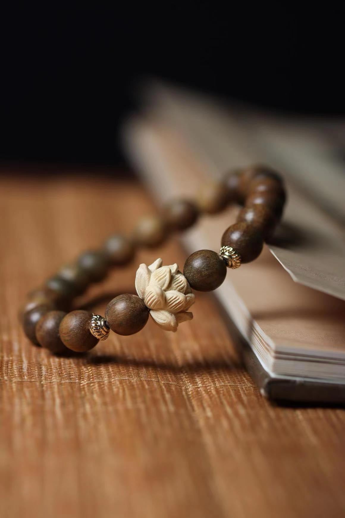 Green Sandalwood Lotus Bracelet