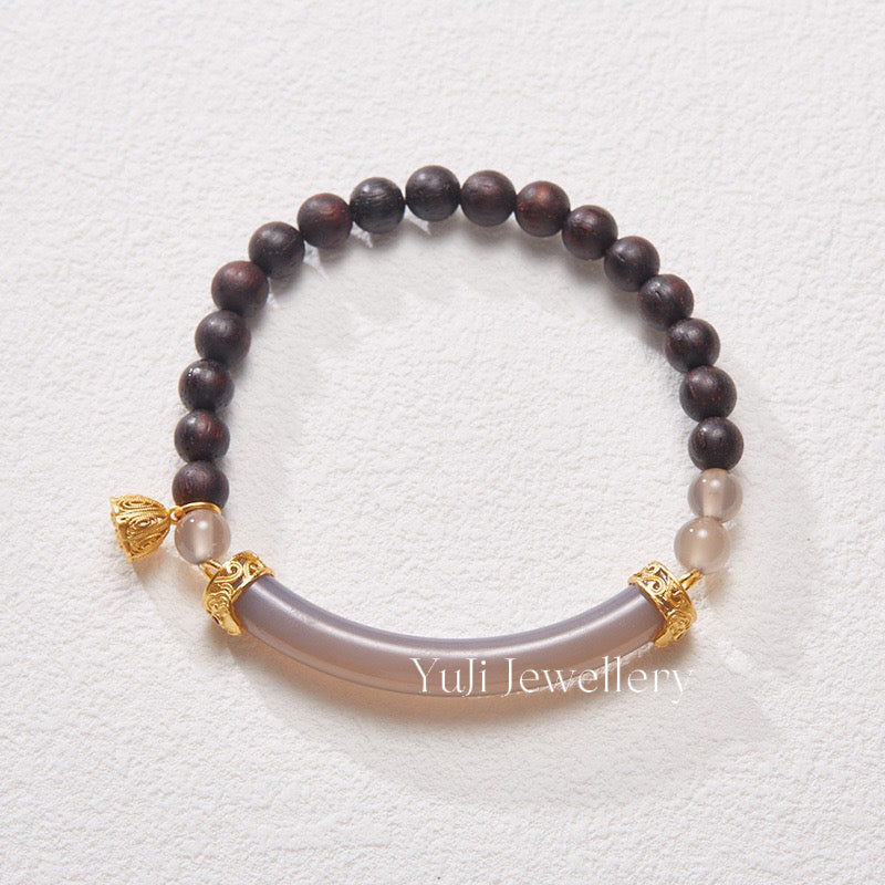 Acronychia Pedunculata and Agate Half-Bracelet with Gray Crystal