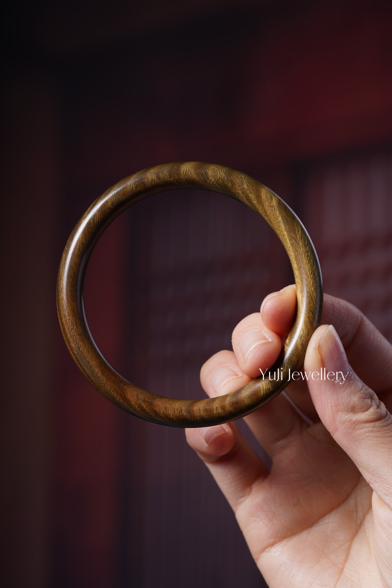 Green Sandalwood Circular Bracelet